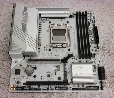 GIGABYTE B650M AORUS Elite AX ICE AM5 LGA 1718 AMD B650 M-ATX BROKEN