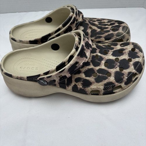Zuecos Crocs estampado de leopardo para mujer 9 beige sandalia sin cordones - Imagen 6 de 10