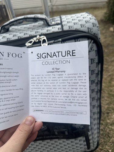 LONDON FOG SIGNATURE COLLECTION 24" EQUIPAJE GIRATORIO EXPANDIBLE 8 RUEDAS - Imagen 3 de 14