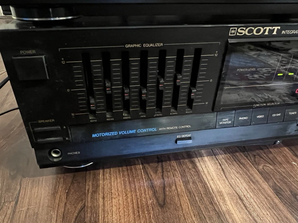 Amplificador integrado estéreo Scott 1987 120 W con ecualizador y sintonizador T120 buen sonido Foto 3 de 4