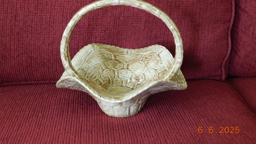 Vintage Ceramic Brown Basket "Weave" Pattern with Handle Hand Painted 9i n tall - Picture 4 of 7