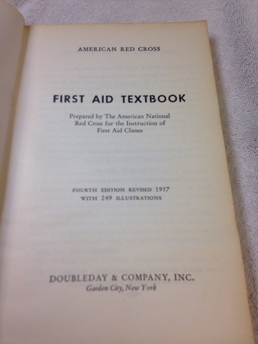 Vintage 1957 AMERICAN RED CROSS First Aid BOOK, Fourth Edition - Picture 2 of 12