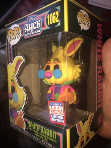 FUNKON 2021 funko Blacklight White Coniglio Alice nel Paese delle Meraviglie - Foto 2 di 7