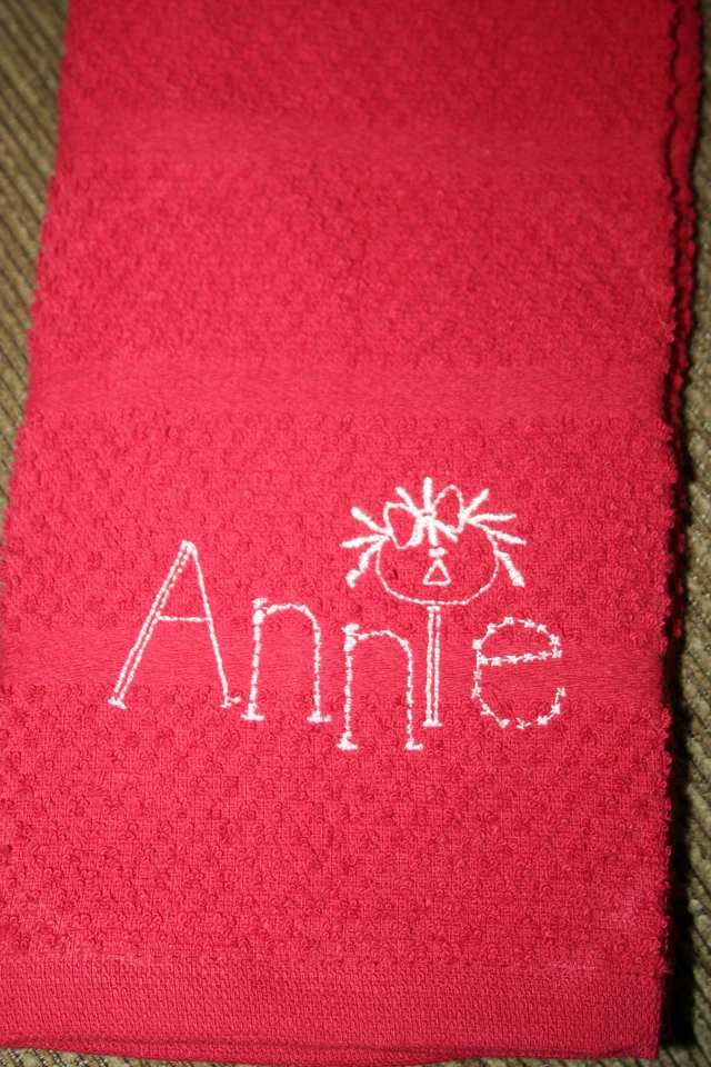 "Annie" RaggedyAnn Inspirado 1 Toalla de COCINA Roja y 1 PLATO paño con bordado blanco Foto 3 de 3