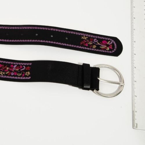 Vibrante Cinturón Floral Bordado - Blanco Imitación Cuero Hebilla Plateada (1-1/2") - Imagen 2 de 3