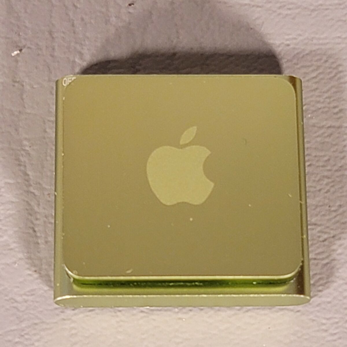 Genuine Apple Ipod Shuffle 4th Generation 2GB Green A1373 Genuine Apple Ipod Shuffle 4th Generation 2GB Green A1373