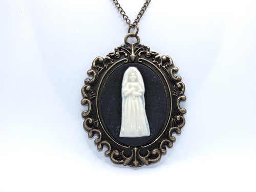 Collar Colgante Mansión Embrujada Fantasma Novia, Joyería Blanco y Negro - Imagen 9 de 16