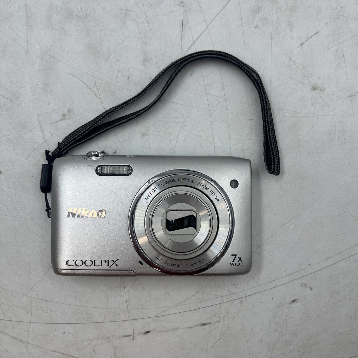 M*)様 Nikon COOLPIX S3500 silver Amazon.com : Nikon COOLPIX S3500 20.1 MP Digital Camera with