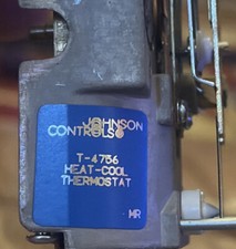 Johnson Controls T-4756-201 Pneumatic Thermostat Dual Temperature, Heating Loc51