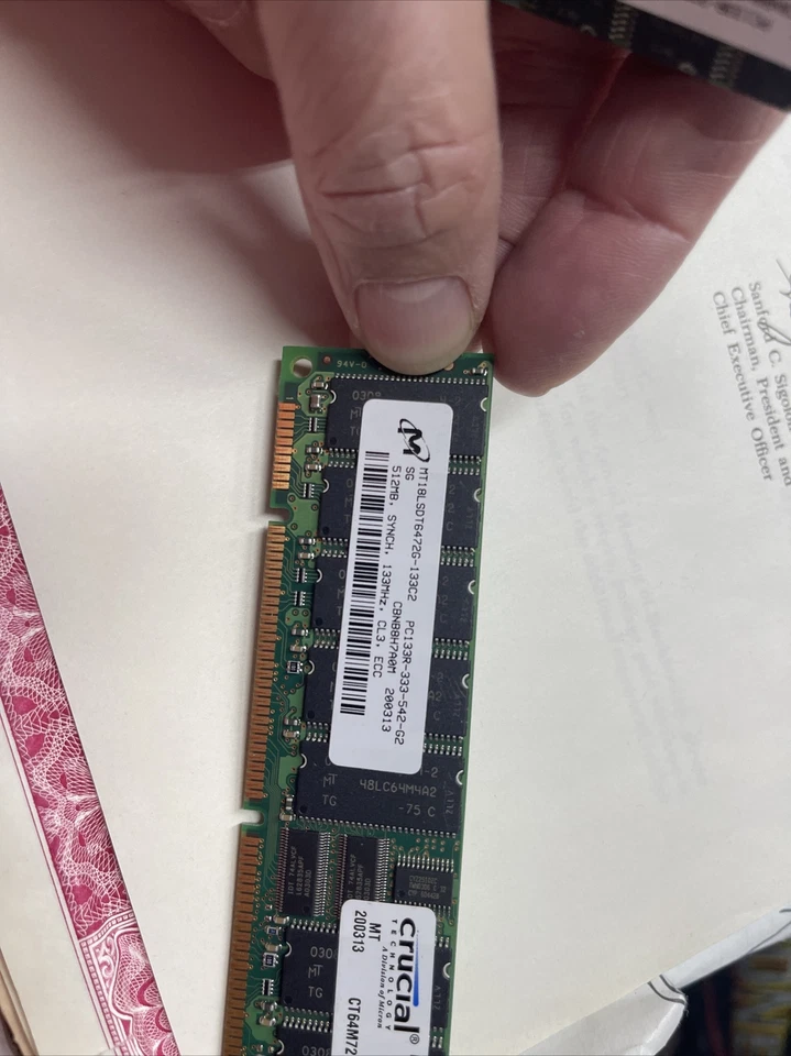 Crucial MT18LSDT6472G-133D2 PC133R-333-542-G2 512MB, SYNCH,133MHz, CL3, ECC, REG - Image 3 of 4