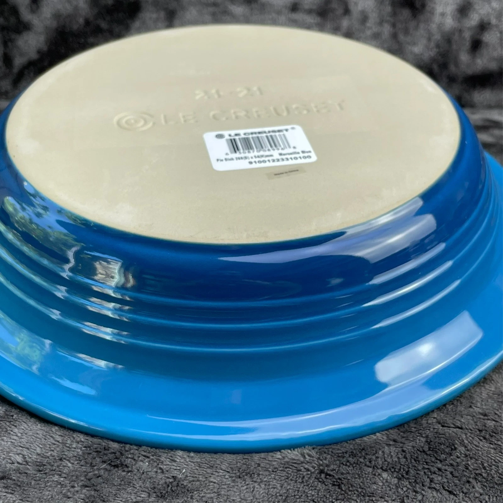 Le Creuset Marseille Blue 10.5" Stoneware Pie Dish Plate Deep Dish Cream Top