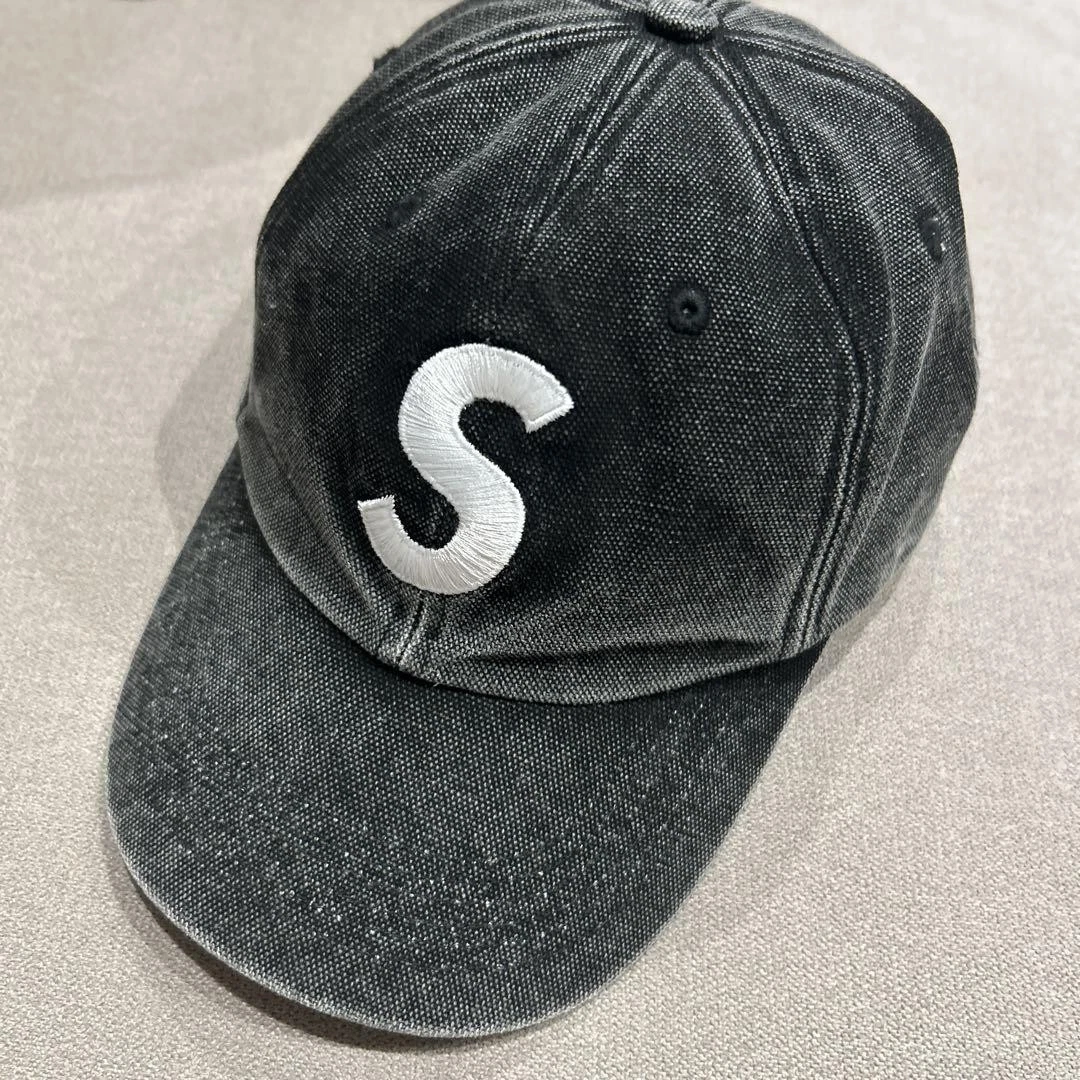 Casquette 6 panneaux logo Supreme S en daim quasi inutilisée