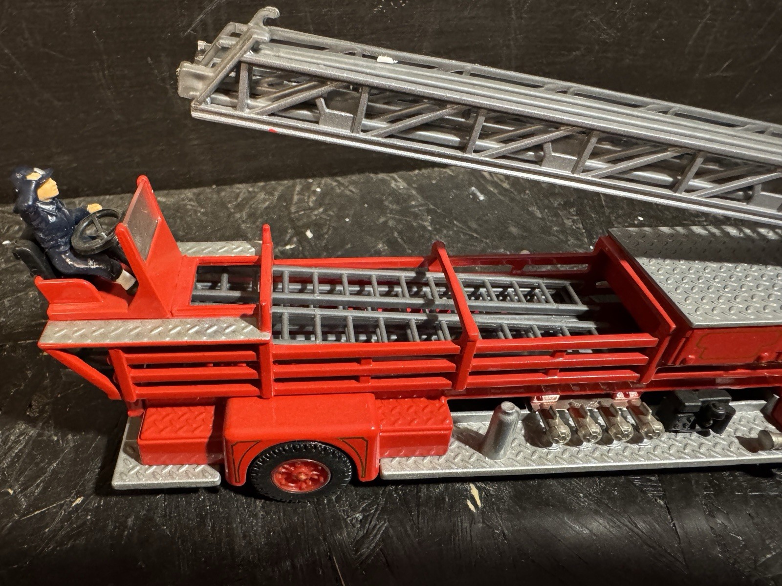 CORGI 143 American LaFrance Aerial Ladder Truck F.D. Feuerwwehr