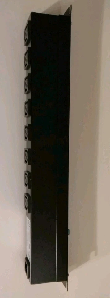 19 In Rack Mount Basic PDU, 10A, Single Phase 120-240V, Front & Rear Facing C13s - Image 2 of 4