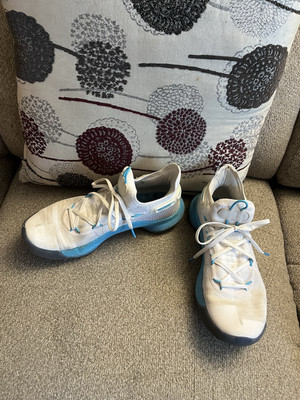 Size 8.5 - Under Armour Curry 6 Christmas In The Town for