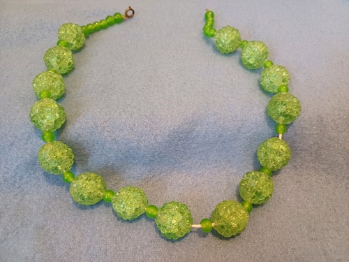 Vintage Green Glass Necklace Could Be Czech Glass, 16 Inches In Length. - Picture 2 of 4