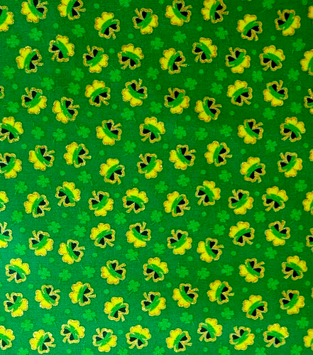 GLITTER SHAMROCK PRINT ON GREEN 100% COTTON FABRIC 1 YARD - Picture 3 of 3