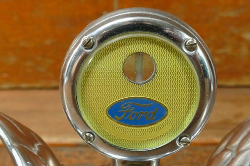 1928-1929 Model A Ford Moto Meter w/ Wings Radiator Cap with Temperature Gauge - Picture 2 of 8