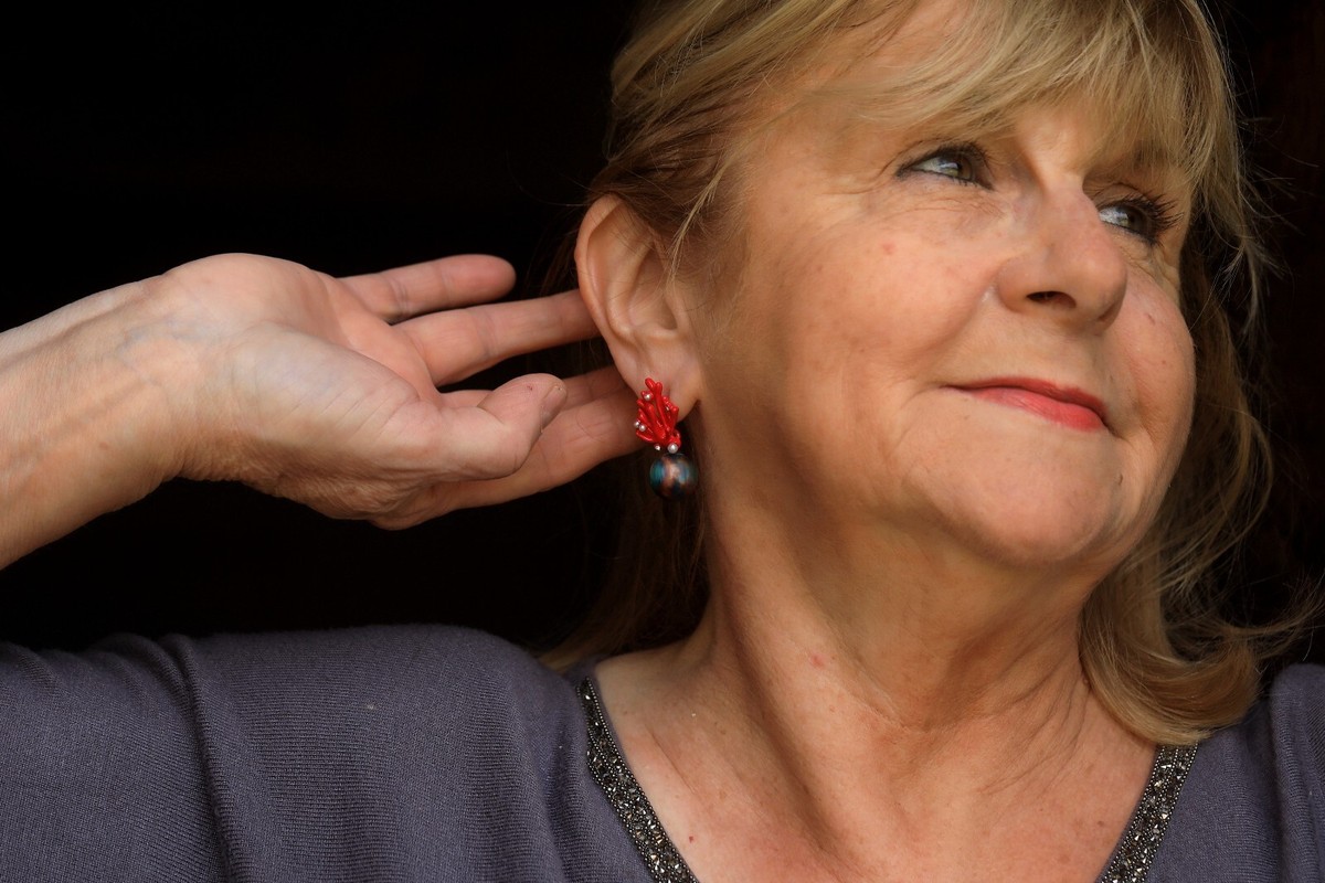 Boucles D'oreilles Clou Doré Avec Corail, émail Rouge Et Perles Résine - Style Fantaisie Coloré