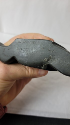 Inuit Eskimo Serpentine Stone Carving Sitting Figurine Signed - Picture 8 of 11