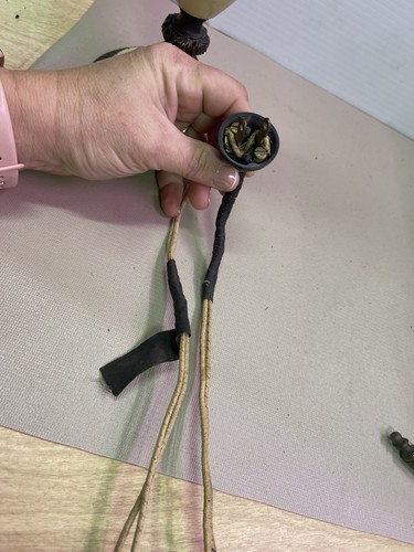 Vintage Antique Traditional Table Lamp Brass with Cream Color Enamel Accent - Picture 15 of 16