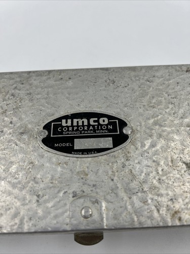 Vintage UMCO Corp. Model 10  Two Sided Aluminum Fishing Tackle Storage Box - Picture 2 of 10