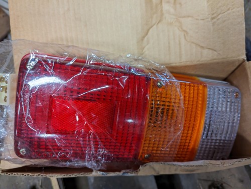 Daewoo Tail Lights Rear 2534-1117 - Picture 1 of 2