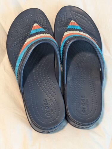 Crocs Monterey Perlen Riemen Keilabsatz Flip Flop - Navy Multi - Größe 9 - Bild 4 von 9