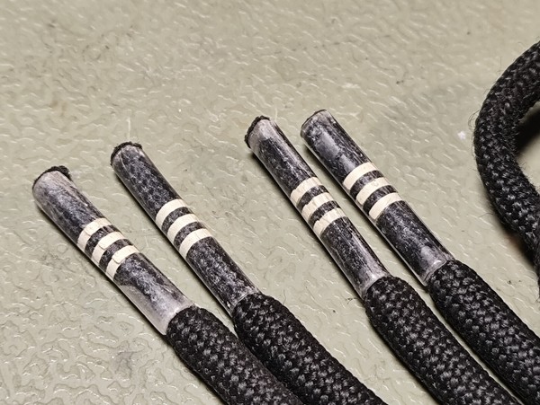 Original adidas Schnürsenkel schwarz - mit drei Streifen