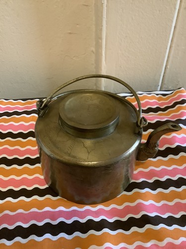 Gorgeous Vintage Footed Engraved ~ Etched Brass Teapot Made in India . - Picture 2 of 5