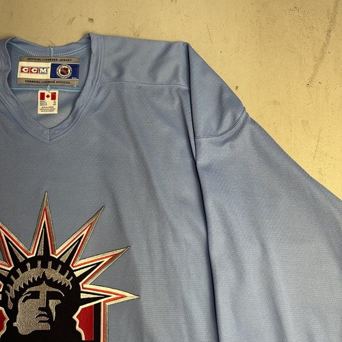 Camiseta de Colección New York Rangers Estatua de la Libertad CCM Hombres XL RARA AZUL BEBÉ - Imagen 4 de 10