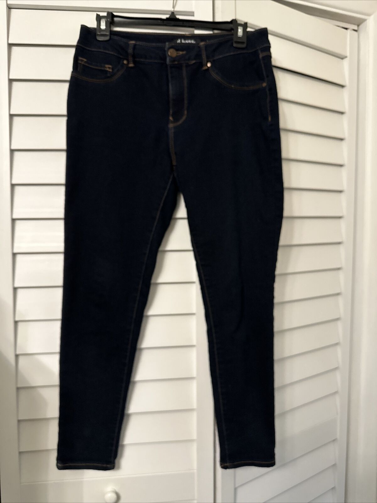 d. jeans Size 8 Dark Wash Ankle Jeans