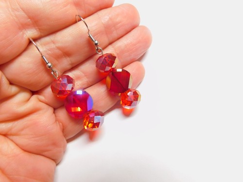 Schöne rote Kristall Perlen Ohrhänger Urlaub Ohrringe - Bild 1 von 4