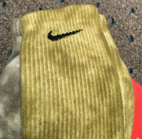 2 PAAR NEUE HERREN 8-12 NIKE Swoosh LOGO Batik Socken Large - Bild 2 von 3