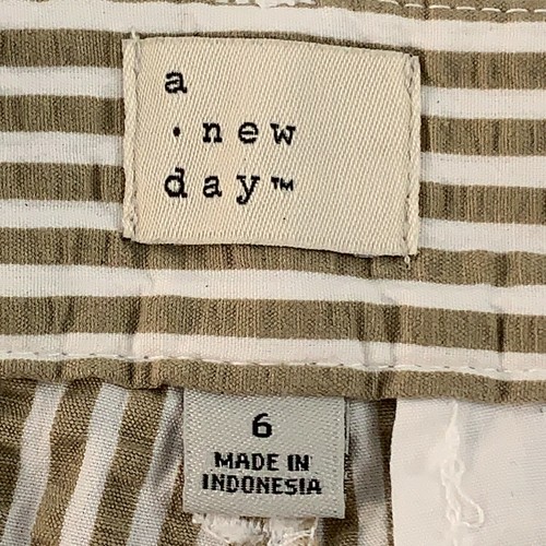 A New Day Women's Size 6 Cream/Brown Stripe 5" Inseam Chino Shorts NWT - Picture 2 of 8