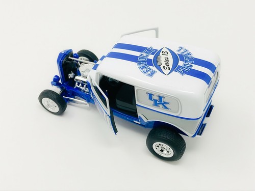 Kentucky Wildcats Football 1932 FORD SEDAN Street Rod 1 of 300 UK Diecast - Picture 3 of 5