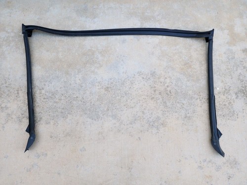 95-99 Eclipse Spyder front convertible top rubber weatherstrip Windshield seal