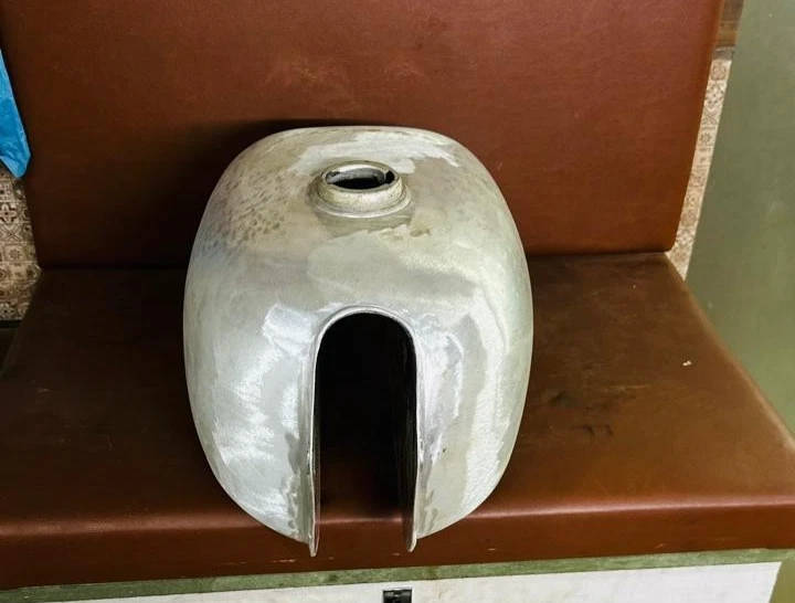 Husqvarna CR450 Desert Master 1973 tanque de gasolina de aluminio desnudo + tapa Foto 4 de 4