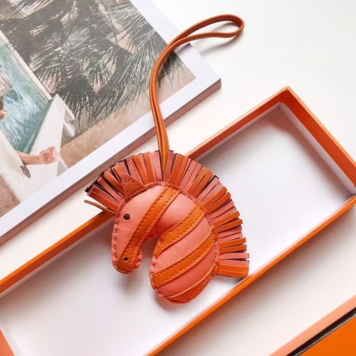 Fashion Leather Horse Keychain Bag Charm Pendant Keyring Holder Ornament Gift - Bild 3 von 13