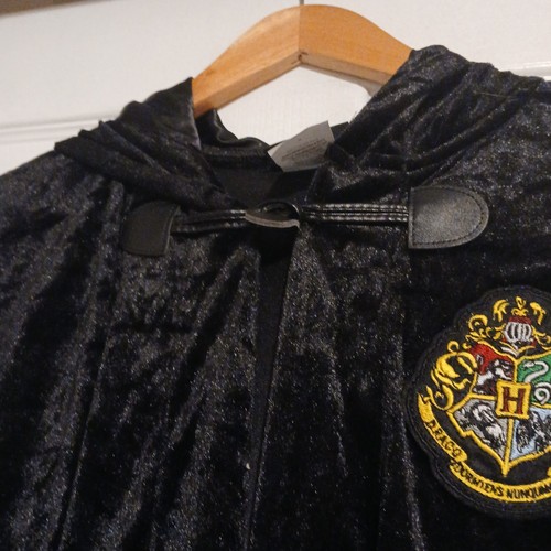 Universal Studios Harry Potter Size S Hooded Cloak Robe Gryffindor Cape Hogwarts - Picture 3 of 8