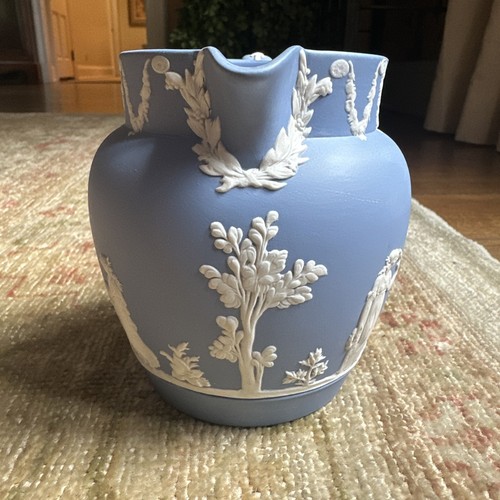 VINTAGE WEDGWOOD JASPERWARE MILK PITCHER WITH GRECO-ROMAN DESIGN - Picture 2 of 6
