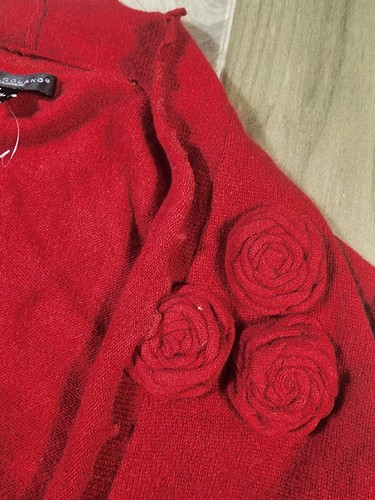 NWOT Elena Solano 100% Cashmere Red Roses Decoration Cardigan Size Small - Picture 8 of 9