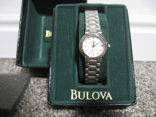 Reloj de pulsera de acero inoxidable para mujer / mujer suizo BULOVA Quartz Swiss RE-2422 vintage - Imagen 2 de 8