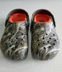 youth camo crocs