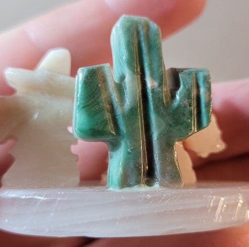 Vintage Carved Alabaster Cactus Desert Scene Figurine 2.25 x 1.5'' - Picture 3 of 3