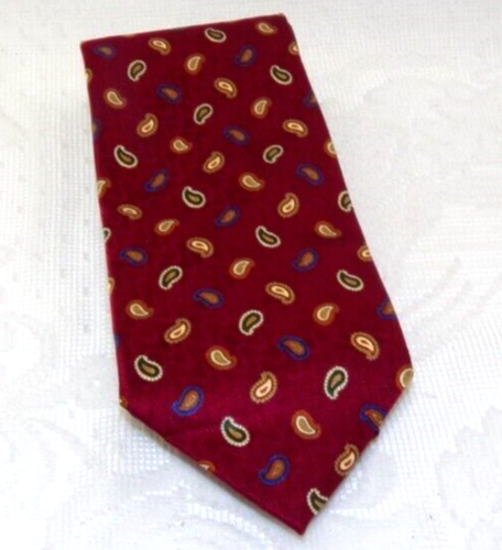 027- JOS . A . BANK EXECUTIVE HERRENKRAWATTE BURGUNDERROT MIT BLAU BEIGE PAISLEY 3,5 X 61
