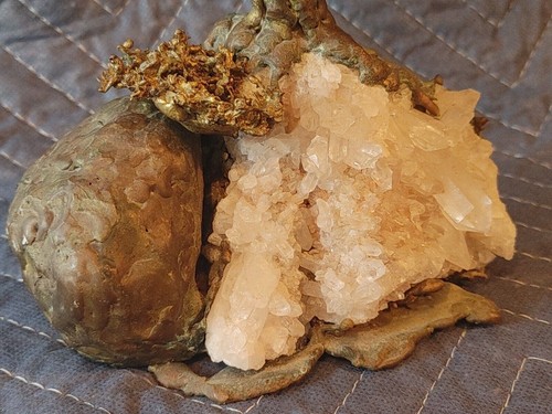 Sapin de pin bronze du milieu du siècle avec cristaux de quartz base géode de livre - Photo 4/10