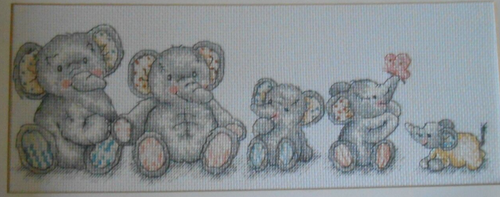 Punto de cruz acabado y enmarcado por Coats Elephant Family - Imagen 2 de 2