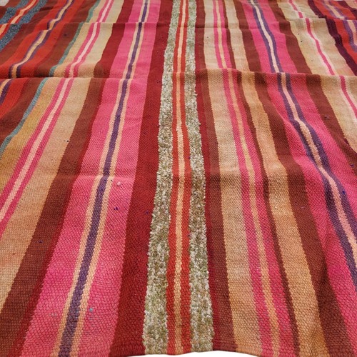 Timeless Moroccan Masterpiece – 40-Year-Old Handmade Berber Wool Rug Work of Art - Picture 16 of 24