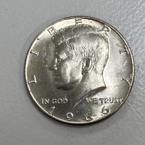 1966-P ๐บ๐ธ J F KENNEDY HALF DOLLAR 40% SILVER COIN, GOLD TONING, NO RESERVE - Picture 3 of 3